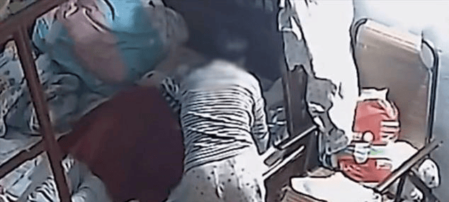 爱体育网址原创江苏一保姆闷死83岁老人后镇定帮家属处理后事？职业道德呢(图5)