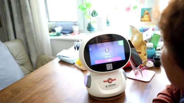 北京住家保姆被机器人取代独居老人养老再也不用担心了？(图1)
