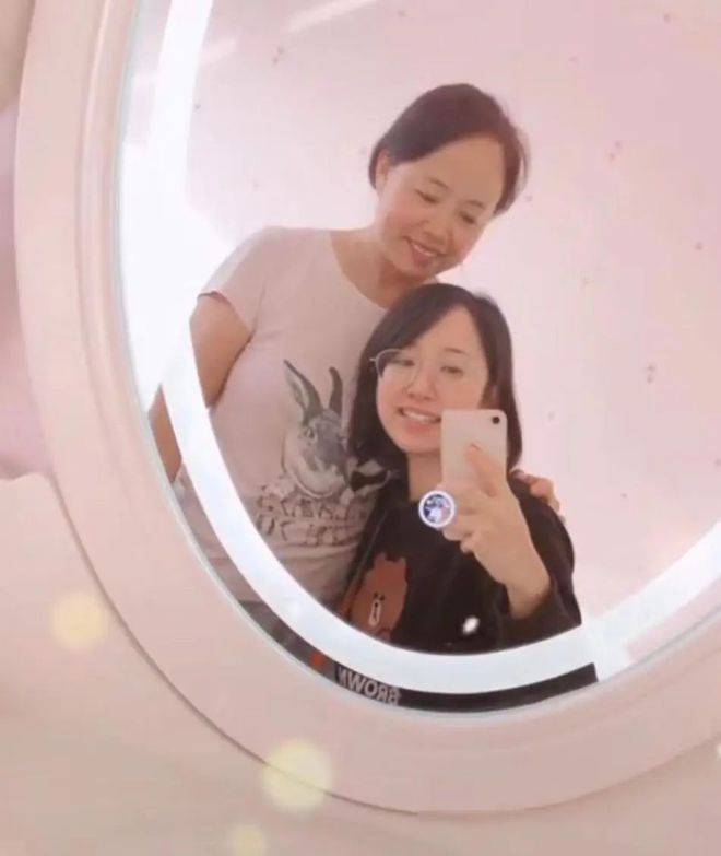 30岁海归女孩在北京当保姆月入15万却被母亲拉黑：这样的选择丢人吗？(图8)