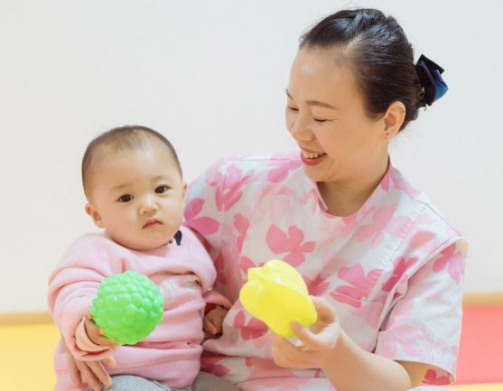 爱体育登录深圳豪门保姆白嫖事件曝光：监控画面引发全网热议保姆缺乏边界感令人震惊