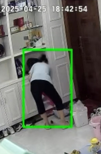 女子拆快递拆出活老鼠 中通快爱体育下载递：正调查原因将先行理赔