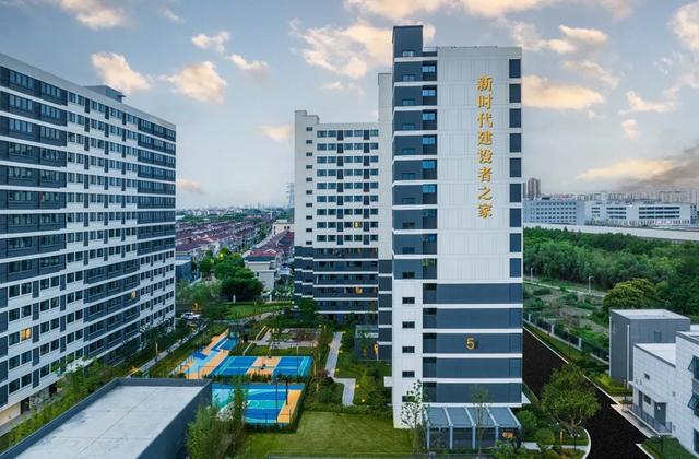 快递小哥保安保洁建设者住进舒适便捷公寓“越来越有家的感觉”(图1)