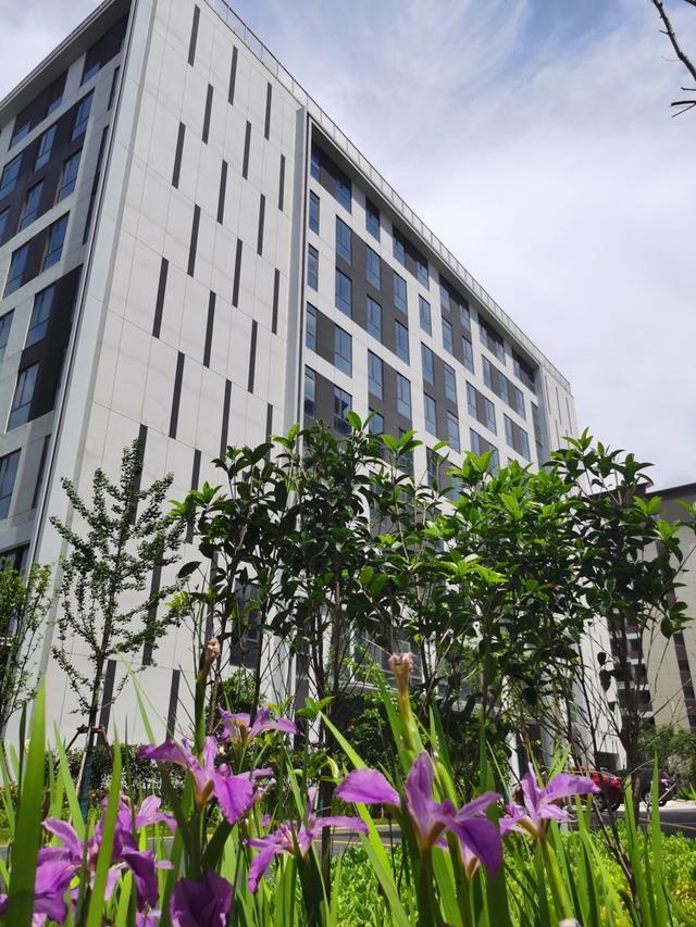 快递小哥保安保洁建设者住进舒适便捷公寓“越来越有家的感觉”(图4)